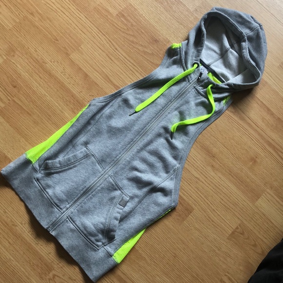 VSX Tops - VSX SPORT Victoria’s Secret small zip up